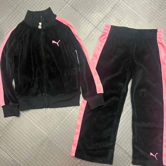 PUMA GIRLS SIZE 4 BLACK AND PINK TRACK SUIT JOGGING VELOUR - Picture 1 of 8